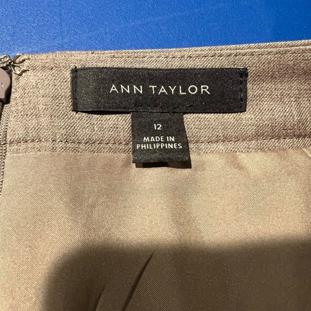 Ann Taylor Women's Size 12 Light Brown Pencil Skirt Wool Blend Office Wear - Picture 3 of 4